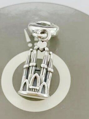 Pandora La Sagrada Familia Charm